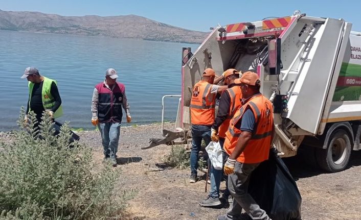 Hazar gölü etrafında 40 ton çöp toplandı