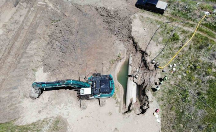 Her sene aynı çile: Sürekli patlayan sulama borusu çiftçiyi perişan etti tarlalar susuz kaldı