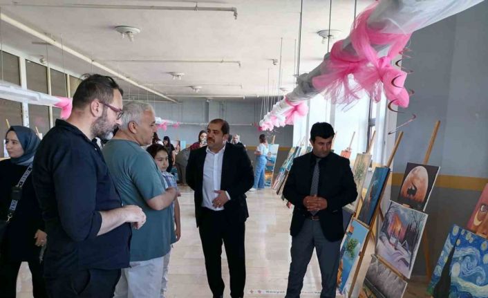 Hınıs’ta bir yıllık emeklerini sergilediler