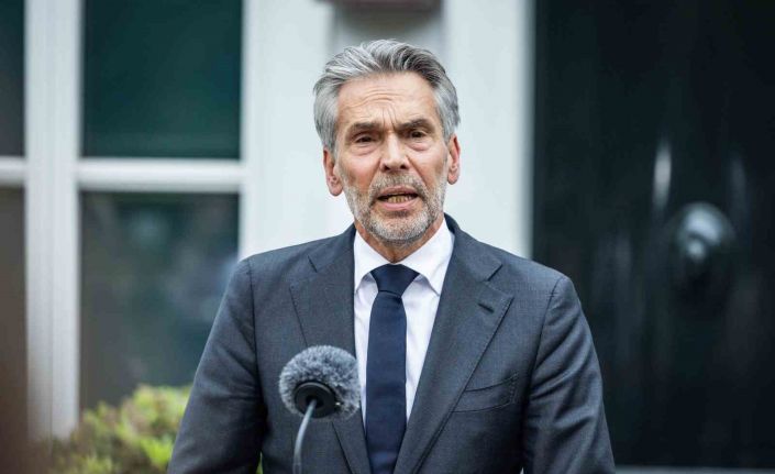 Hollanda’da hükümet dağıldı