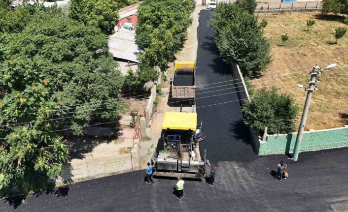 Iğdır Belediyesi, asfaltlama çalışmalarına devam ediyor