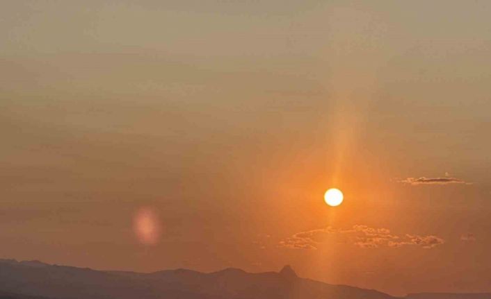 Iğdır’da Tekelti Dağı’nda gün batımı görsel şölen oluşturdu