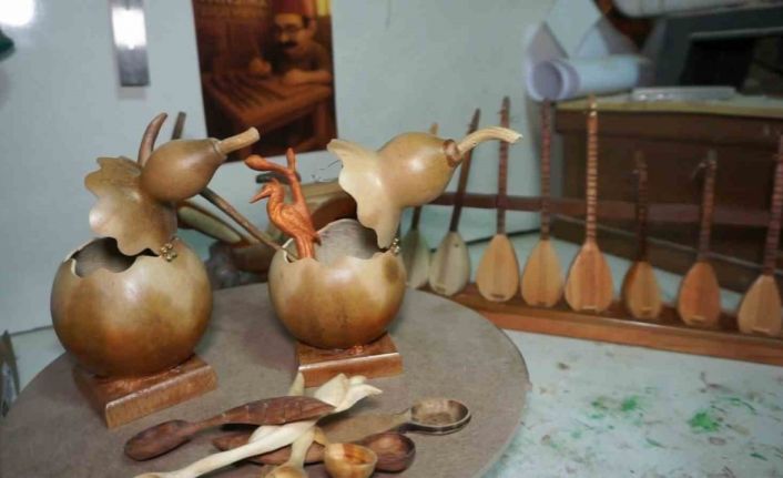 İki kalas bir hevesle başladı, minyatür sanatın ustasına dönüştü