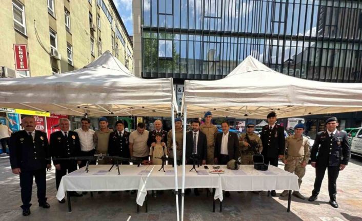 İl Jandarma Komutanlığı’ndan caddede tanıtım standı