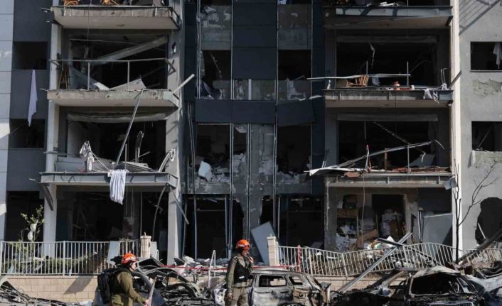 İran, Beerşeba kentini füzeyle vurdu: Microsoft binası yakınında yangın