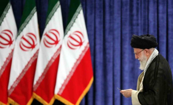 İran Dini Lideri Hamaney: "Hiçbir saldırıya boyun eğmeyeceğiz"