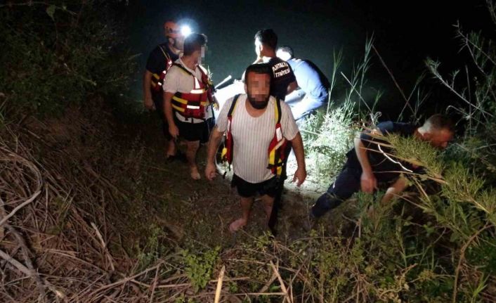 Irmaktaki adacıkta mahsur kaldılar, kurtarıldıktan sonra ceza yediler