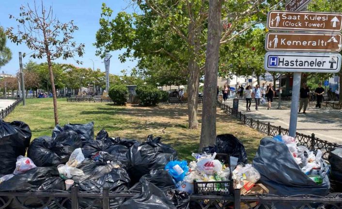 İşçilerin grevi, İzmir’in çöp çilesi devam ediyor