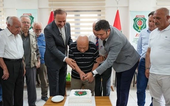 Isparta’da babalar günü şehit babalarıyla birlikte kutlandı