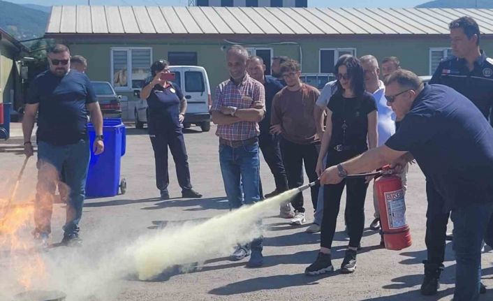 İtfaiyeden, belediye personeline yangın eğitimi