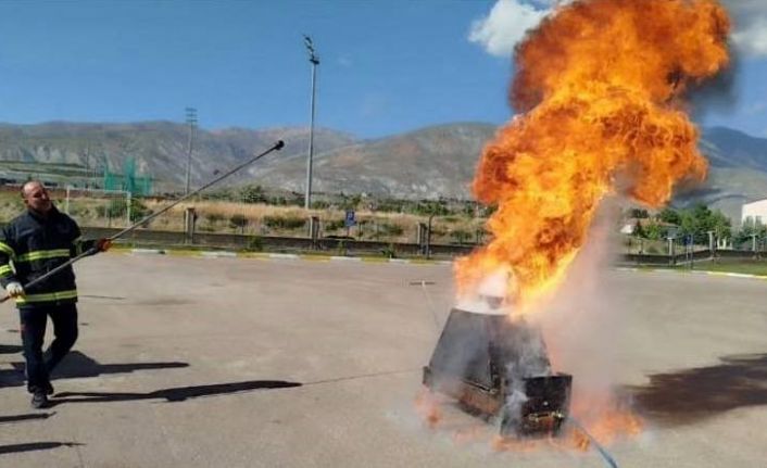 İtfaiyeden kurum personellerine yangın eğitimi