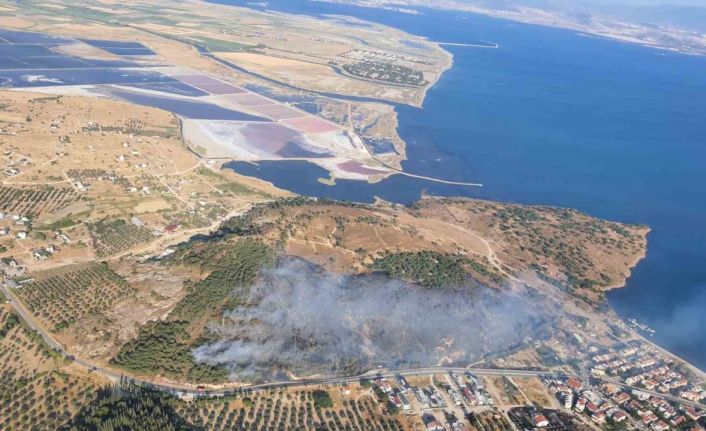 İzmir’de orman yangınına havadan ve karadan müdahale