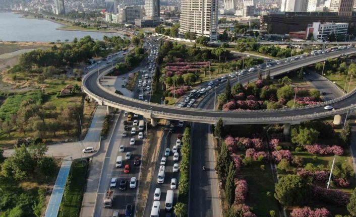 İzmir’de trafiğe kayıtlı araç sayısı 2 milyonu aştı