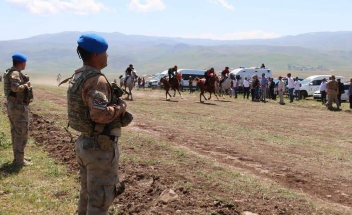 Jandarmadan huzur ve güven nöbeti