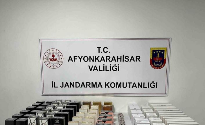 Kaçak elektronik ürün satan şahıs uyuşturucu ile yakalandı