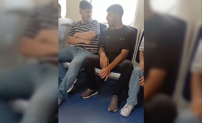 Kalabalığa aldırmadan İZBAN’da sigara içti, o anlar kamerada