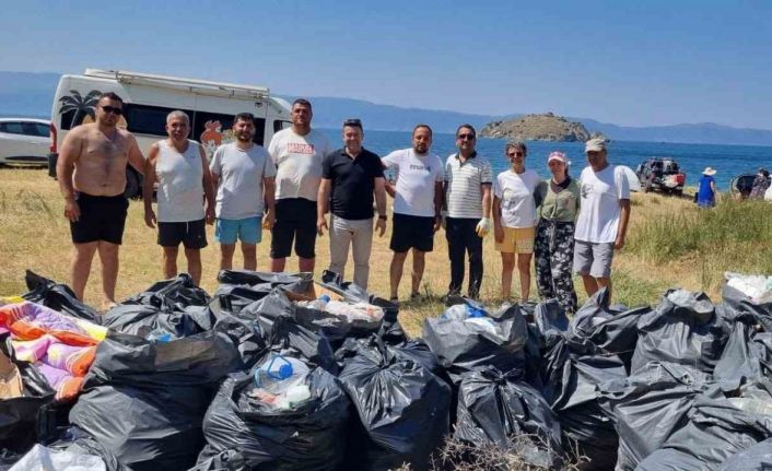 Kapıdağ Yarımadası Küçükova’da 80 torba çöp toplandı