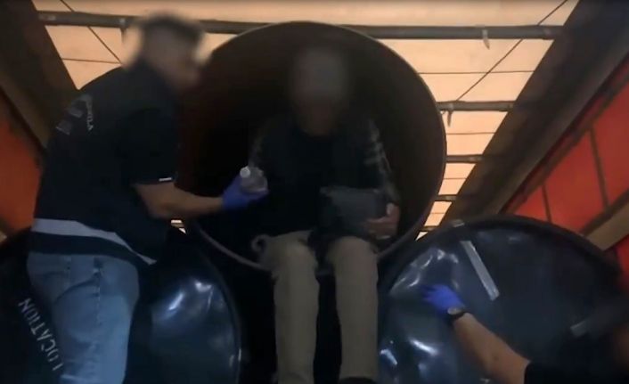 Kapıkule’de çelik borulardan 5 kaçak göçmen ve aranan şüpheli çıktı