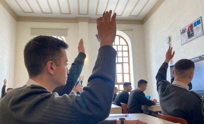 Kara, Hava ve Deniz Harp Okulları öğrencileri ilk yılda bir arada eğitim görüyor