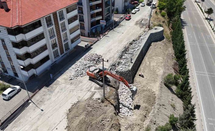Karabük Belediyesi’nden toprak kaymasına karşı önlem