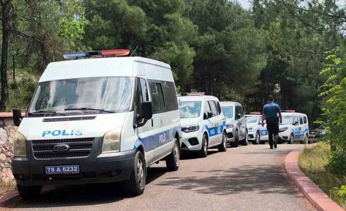 Karabük’te ağaca asılı halde erkek cesedi bulundu