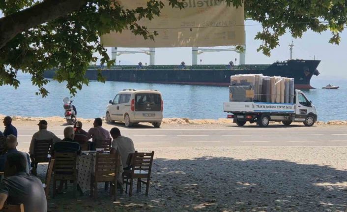 Karaya oturan gemiyi kurtarma çalışmaları sürüyor
