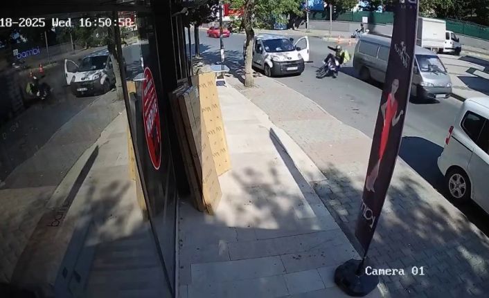 Kartal’da araç kapısına çarpan motosiklet sürücüsü yaralandı