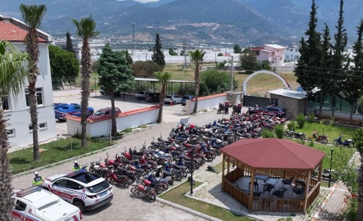 Kaş’ta motosikletlere yönelik huzur ve güven uygulamasında 145 araç trafikten men edildi