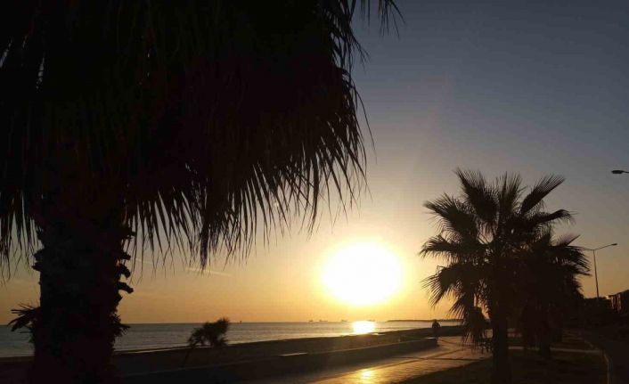 Kavurucu sıcaklar geliyor: Vatandaşlara "güneş çarpması ve yangın" uyarısı