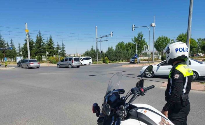 Kayseri Emniyeti ERÜ yerleşkesinde 90 adayı sınava yetiştirdi