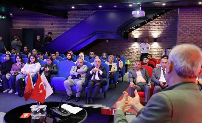 KAYÜ’de ’Yapay Zekâ ve ABC: Bilimde Yeni Krallık ve Kraliçesi’ konferansı düzenlendi