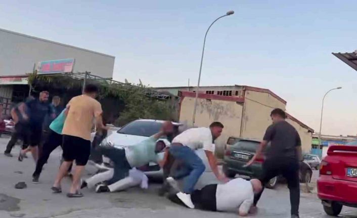 Kaza sonrası tekmeli, yumruklu kavga