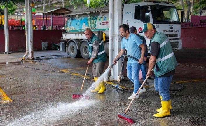 Keçiören’de kurban kesim alanlarında temizlik çalışması yapıldı