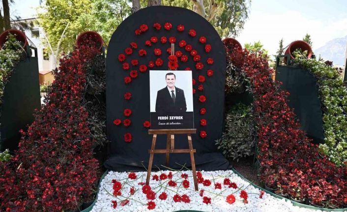 Kemer’de Başkan Zeyrek için anma alanı oluşturuldu