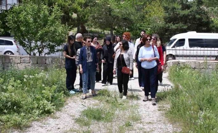 Kendi imkânlarıyla oluşturduğu müzede, Hitit döneminden günümüze kadar eserler bulunuyor