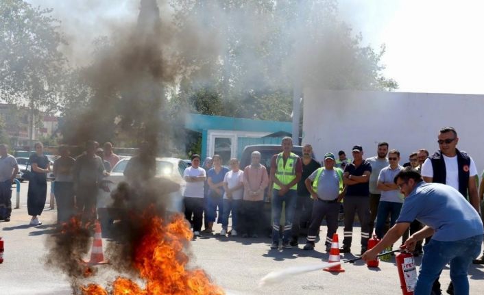 Kepez’de belediye personeline uygulamalı yangın eğitimi