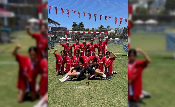 Kepezli minik hentbolcular şampiyon oldu