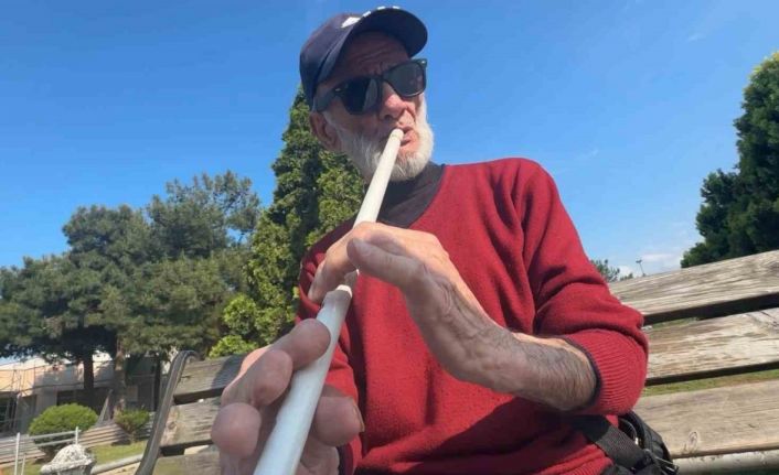 Kesik parmaklarına rağmen neyi bırakmadı: 70 yaşındaki vatandaşın müzik tutkusu hayran bırakıyor