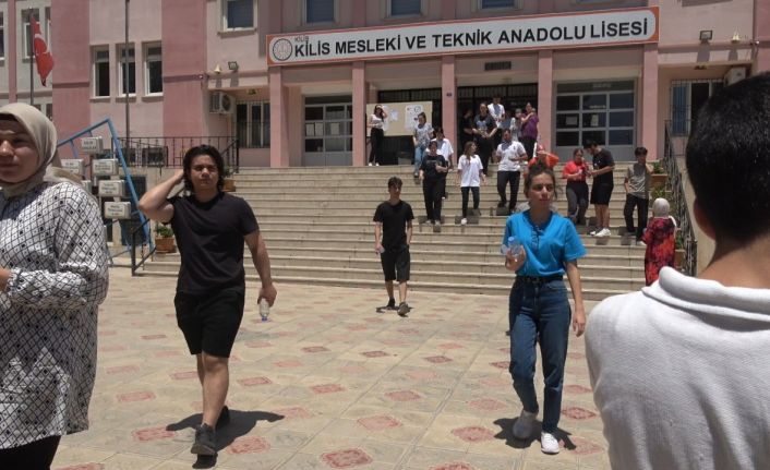 Kilis’te TYT sona erdi, adaylar sınav deneyimlerini paylaştı