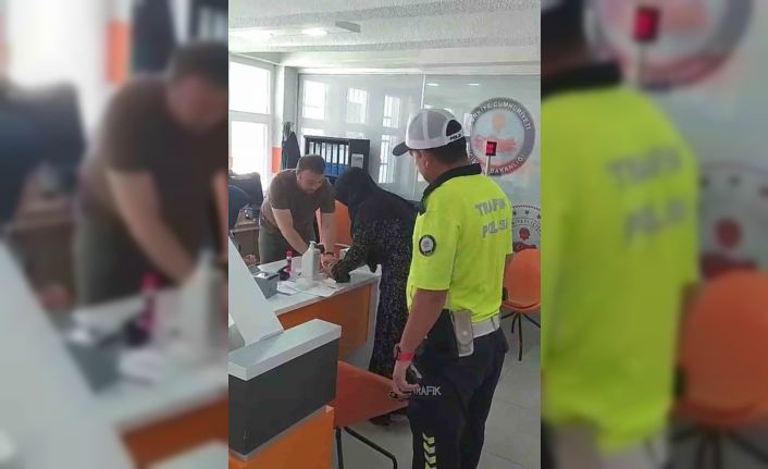 Kimliğini unutan öğrencinin imdadına polis yetişti, son dakika gelen sınava alınmadı