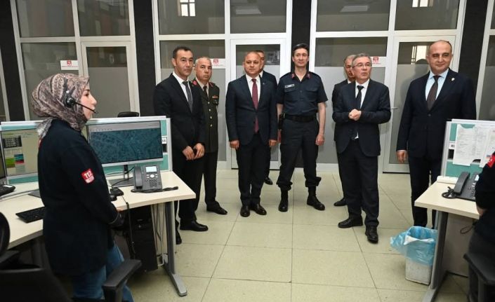 Kırıkkale il protokolü, görevi başında bulunan personelin bayramını kutladı