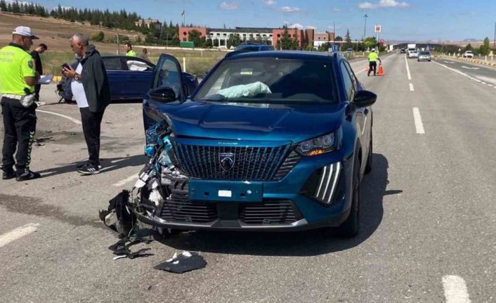 Kırıkkale’de iki otomobil çarpıştı: 2 yaralı