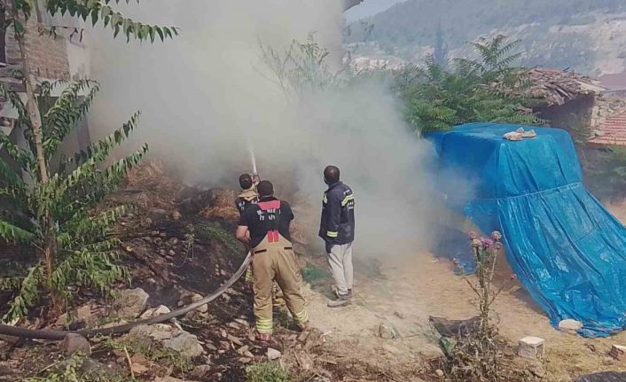 Kırkağaç’taki orman yangınına müdahale sürüyor: Bir mahalle tedbir amaçlı tahliye edildi