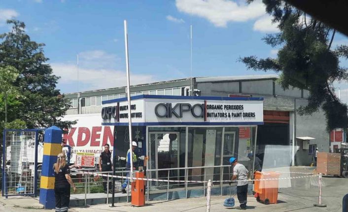 Kontrolden çıkan tır, güvenlik kulübesine çarptı: 1 yaralı