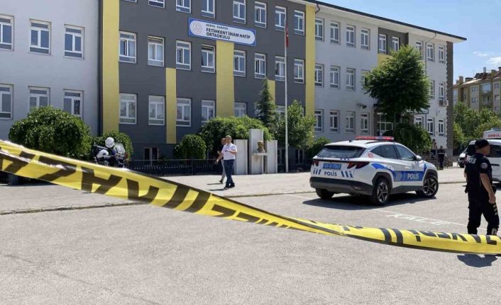 Konya’da bir öğretmen okulda uğradığı silahlı saldırıda hayatını kaybetti