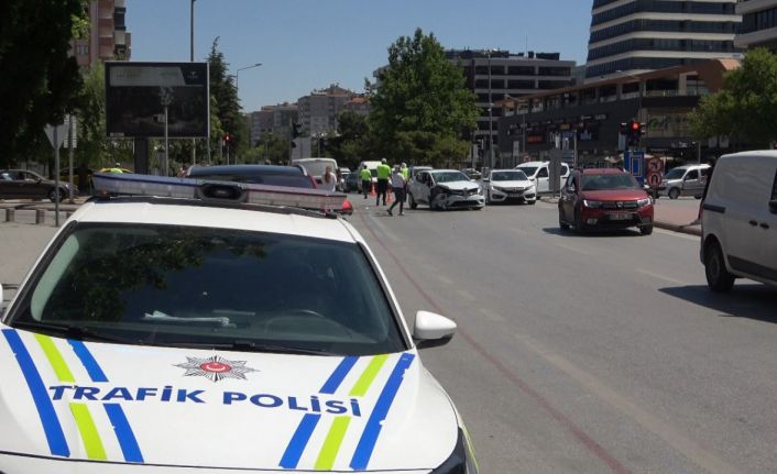 Konya’da hatalı dönüş kazası: 3 yaralı