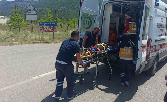 Konya’da motosiklet virajı alamadı: 2 yaralı