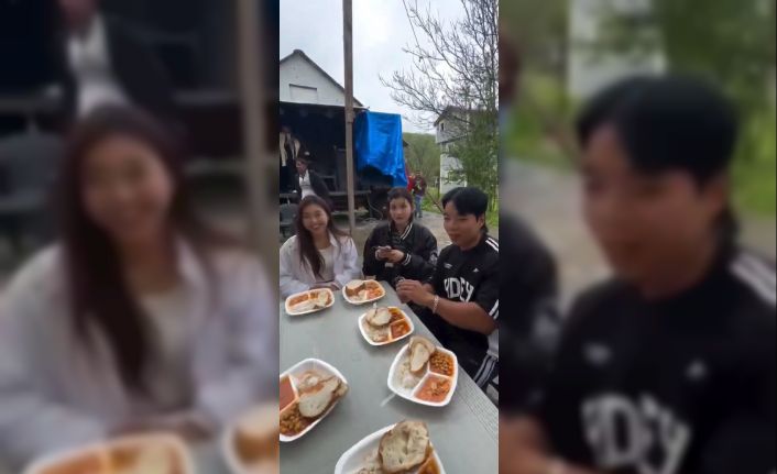 Koreli turistlere şok: Hem yemeğe davet ettiler hem de paralarını aldılar