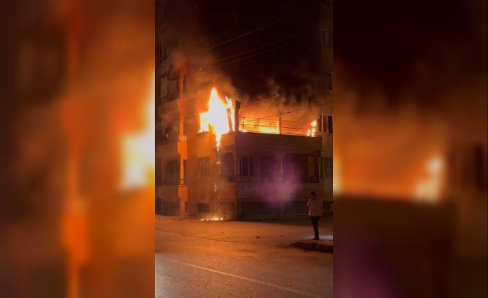 Korku dolu anlar, apartman dairesi alevlere teslim oldu