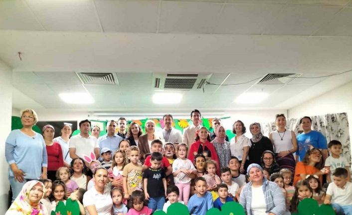 Köyceğiz’de veliler tiyatro oyuncularına taş çıkarttı